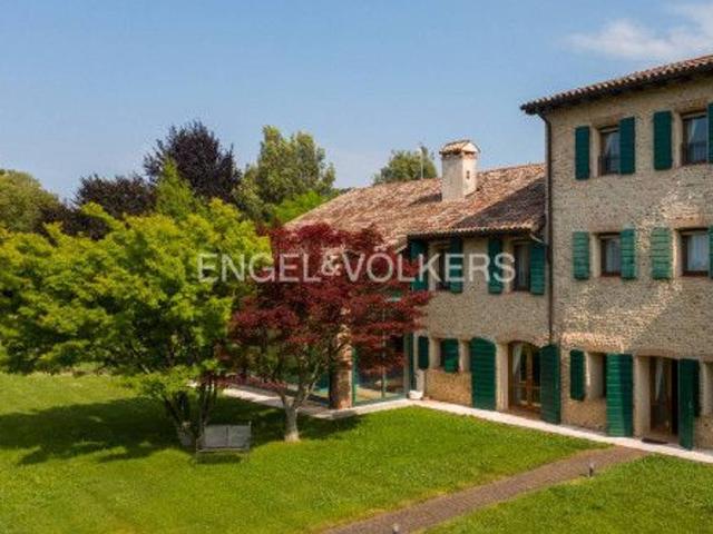 Villa Indipendente in vendita a Volpago Del Montello, Veneto