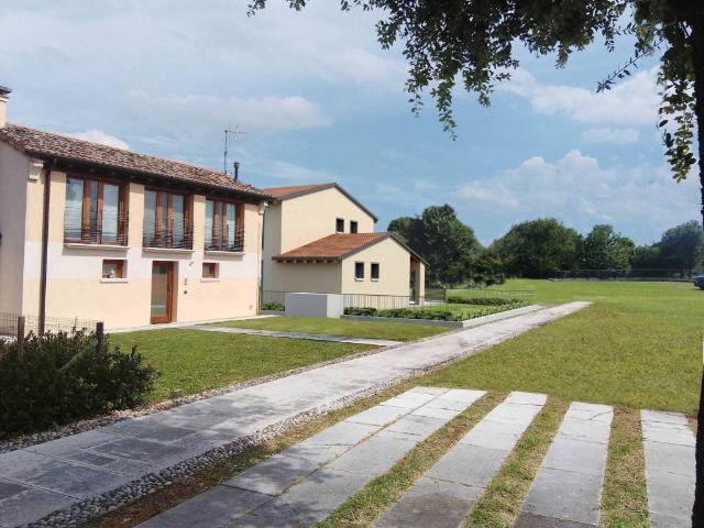 Villa Indipendente in vendita a Volpago Del Montello, Veneto