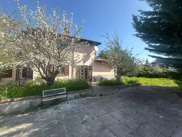 Villa Indipendente in vendita a Volpara, Lombardia