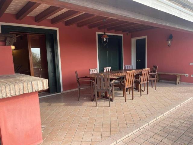 Villa Indipendente in vendita a Volta Mantovana, Lombardia