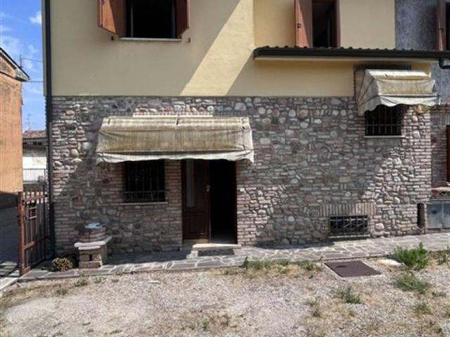 Villa Indipendente in vendita a Volta Mantovana, Lombardia