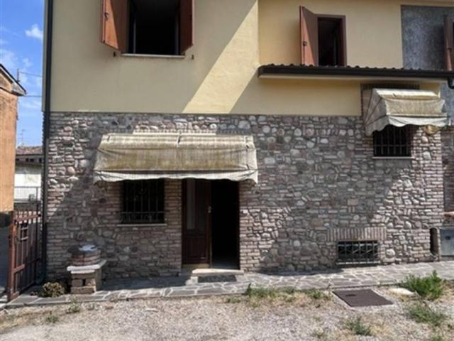 Villa Indipendente in vendita a Volta Mantovana, Lombardia