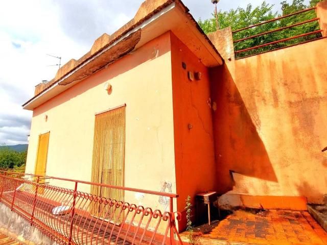 Villa Indipendente in vendita a Petrulli, Zafferana Etnea