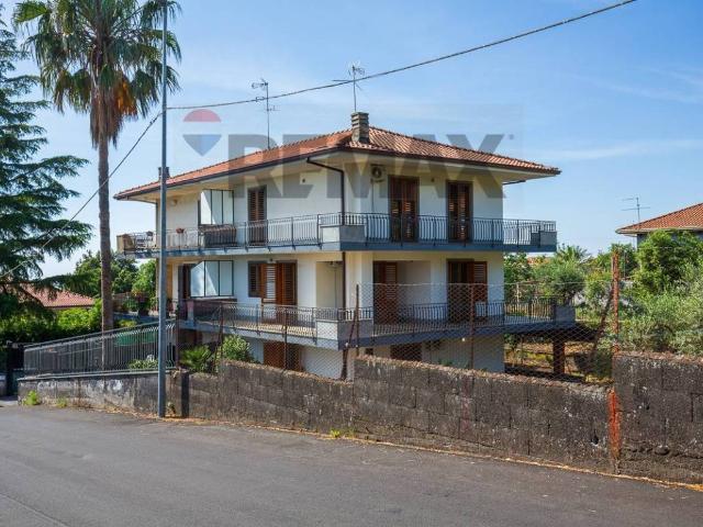 Villa Indipendente in vendita a Poggiofelice, Zafferana Etnea