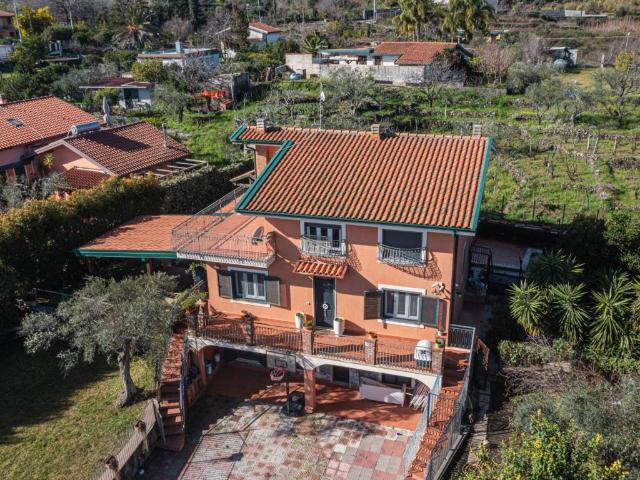 Villa Indipendente in vendita a Pisano, Zafferana Etnea