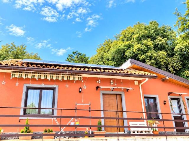 Villa Indipendente in vendita a Zafferana Etnea, Catania