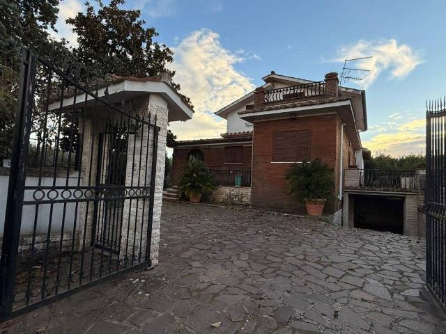 Villa Indipendente in vendita a Colle Gentile, Roma Capitale