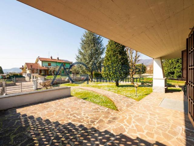 Villa Indipendente in vendita a Zandobbio, Lombardia