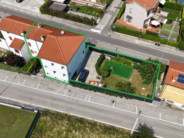 Villa Indipendente in vendita a Zanè, Veneto