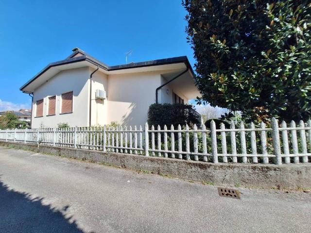 Villa Indipendente in vendita a Zanè, Veneto