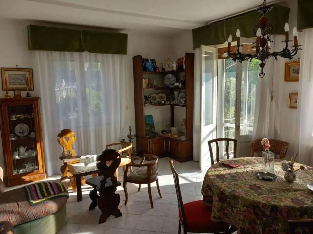 Villa Indipendente in vendita a Zavattarello, Lombardia