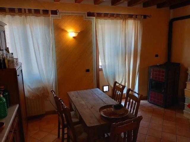 Villa Indipendente in vendita a Zavattarello, Lombardia