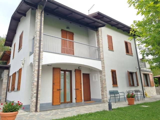 Villa Indipendente in vendita a Rossone, Zavattarello