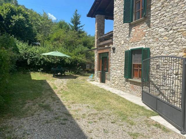 Villa Indipendente in vendita a Zavattarello, Lombardia