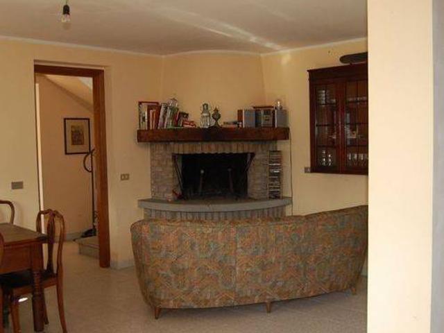 Villa Indipendente in vendita a Zavattarello, Lombardia