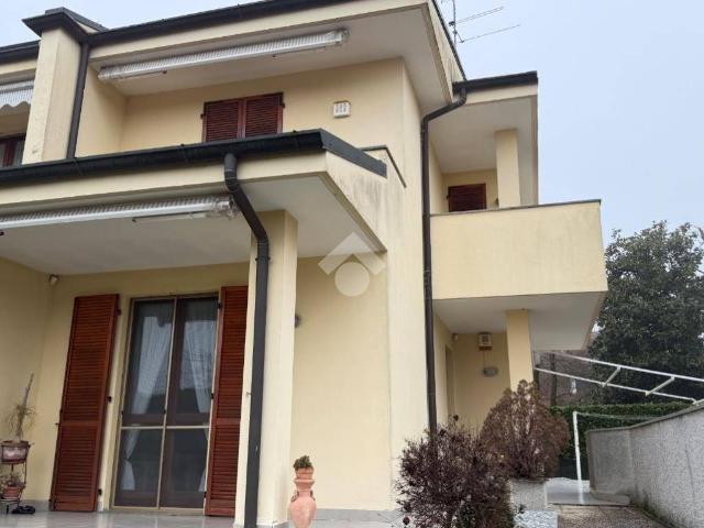 Villa Indipendente in vendita a Zeccone, Lombardia