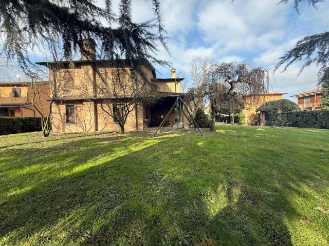 Villa Indipendente in vendita a Zelo Buon Persico, Lombardia