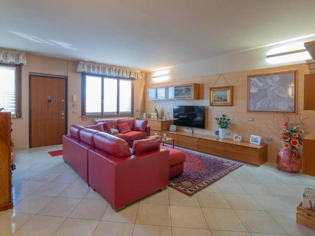 Villa Indipendente in vendita a Zelo Buon Persico, Lombardia