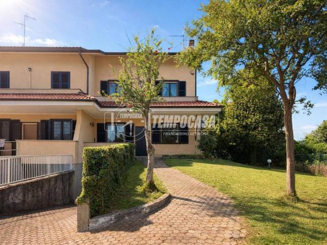 Villa Indipendente in vendita a Zelo Buon Persico, Lombardia