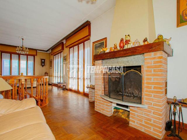 Villa Indipendente in vendita a Zeme, Lombardia