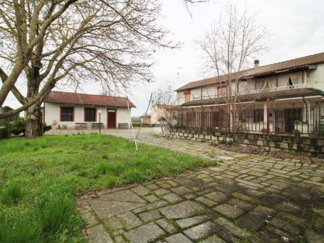 Villa Indipendente in vendita a Zeme, Lombardia