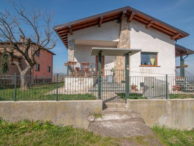Villa Indipendente in vendita a Zenevredo, Lombardia