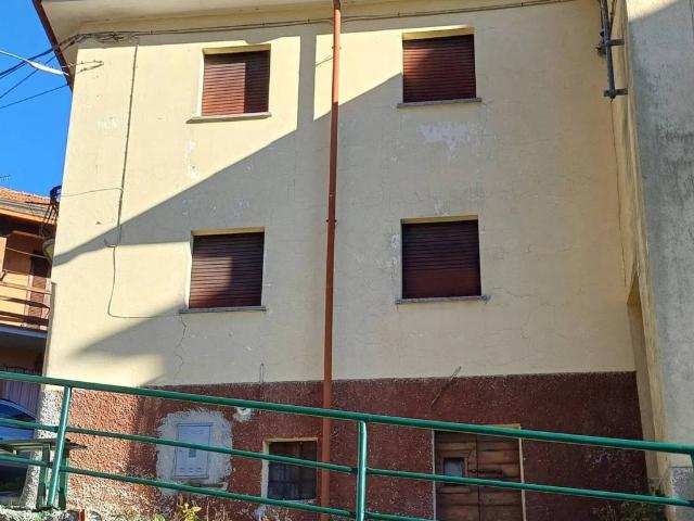 Villa Indipendente in vendita a Pej, Zerba