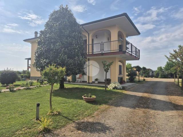 Villa Indipendente in vendita a Zerbo, Lombardia
