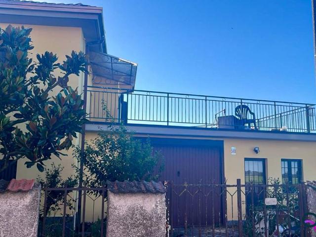Villa Indipendente in vendita a Zerbolò, Lombardia