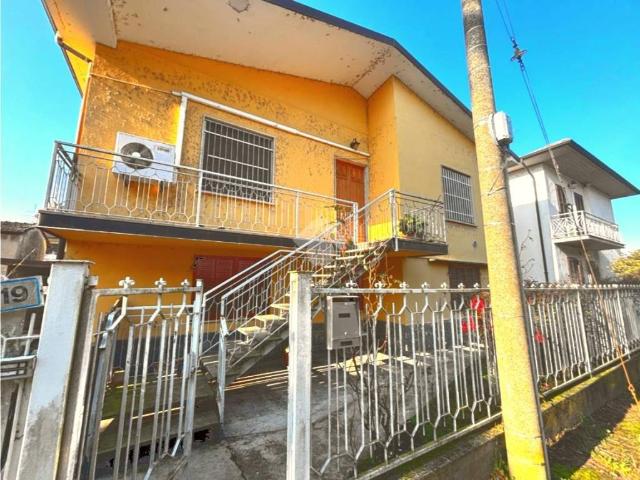 Villa Indipendente in vendita a Zerbolò, Lombardia