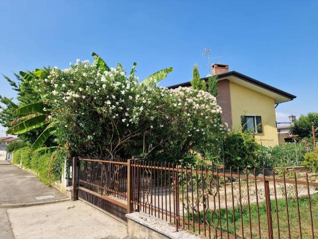 Villa Indipendente in vendita a Zevio, Veneto