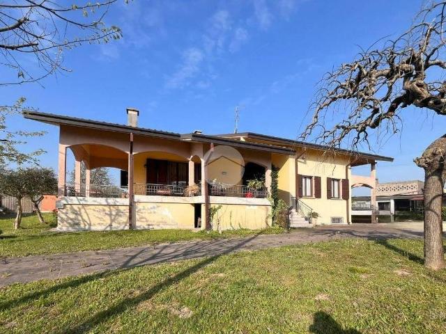 Villa Indipendente in vendita a Zevio, Veneto