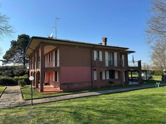 Villa Indipendente in vendita a Ziano Piacentino, Reggio Emilia