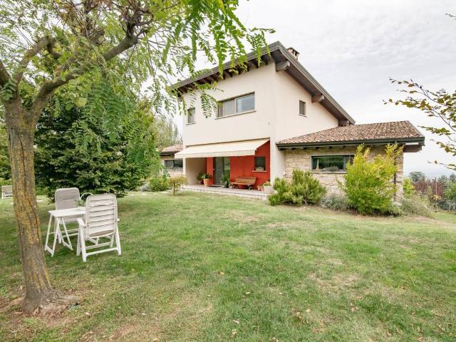 Villa Indipendente in vendita a Ziano Piacentino, Reggio Emilia