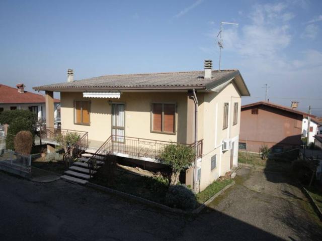 Villa Indipendente in vendita a Ziano Piacentino, Reggio Emilia