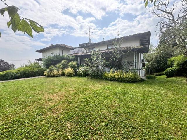 Villa Indipendente in vendita a Ziano Piacentino, Reggio Emilia