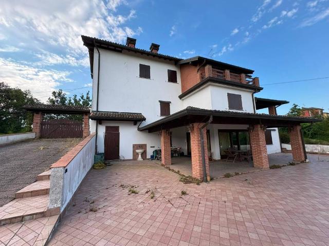 Villa Indipendente in vendita a Ziano Piacentino, Reggio Emilia