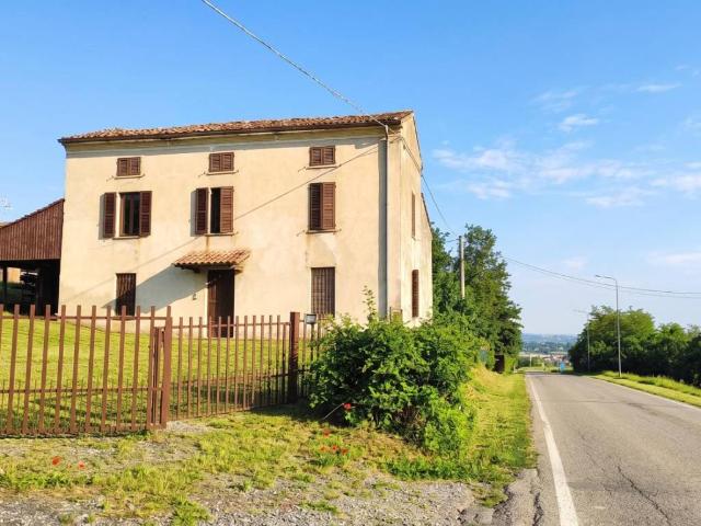 Villa Indipendente in vendita a Ziano Piacentino, Reggio Emilia