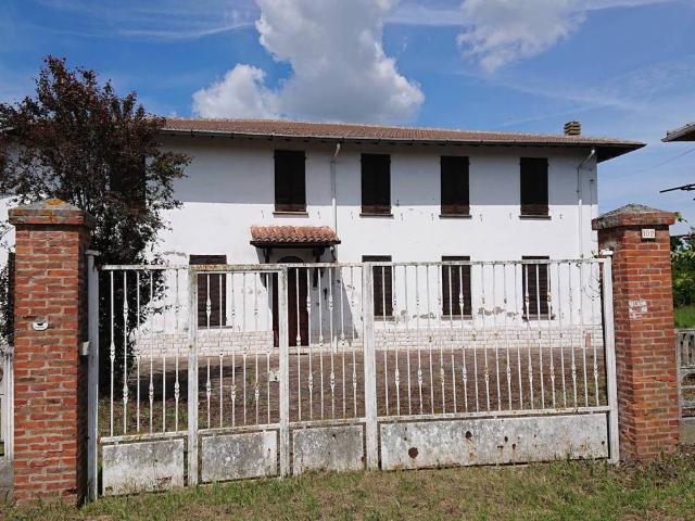 Villa Indipendente in vendita a Ziano Piacentino, Reggio Emilia