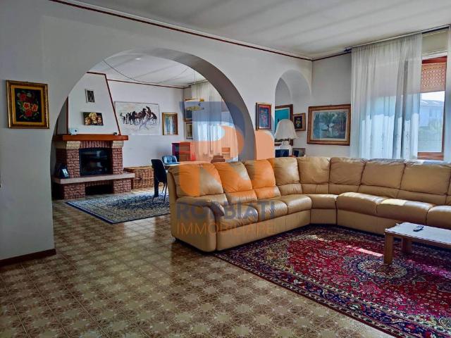 Villa Indipendente in vendita a Zinasco, Lombardia