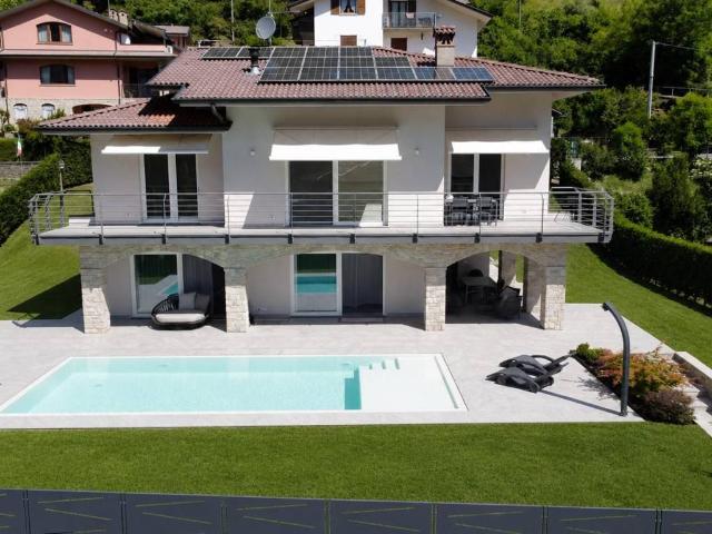Villa Indipendente in vendita a Comunità Montana della Valle Brembana, Zogno