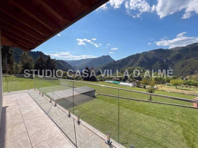 Villa Indipendente in vendita a Comunità Montana della Valle Brembana, Zogno