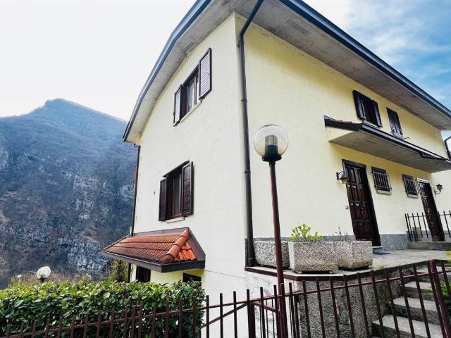 Villa Indipendente in vendita a Comunità Montana della Valle Brembana, Zogno