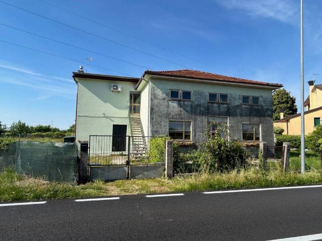 Villa Indipendente in vendita a Zoppola, Friuli-Venezia Giulia