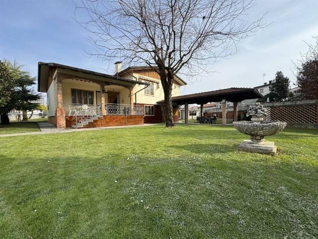 Villa Indipendente in vendita a Zoppola, Friuli-Venezia Giulia