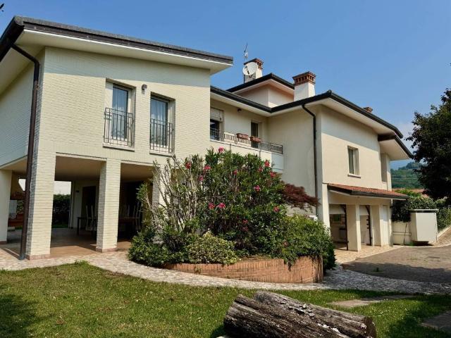 Villa Indipendente in vendita a Zugliano, Veneto