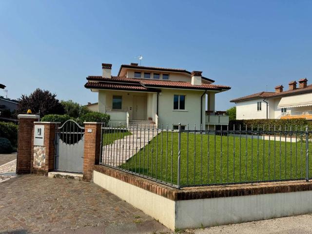 Villa Indipendente in vendita a Zugliano, Veneto