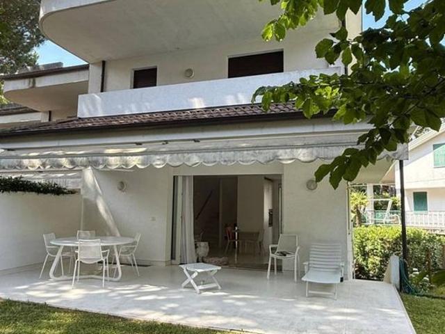Villa Indipendente in vendita a Lignano Pineta