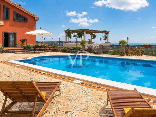 Villa Indipendente in vendita a Aci Catena, Sicilia