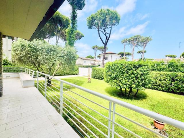 Villa Indipendente in vendita a Camaiore, Toscana